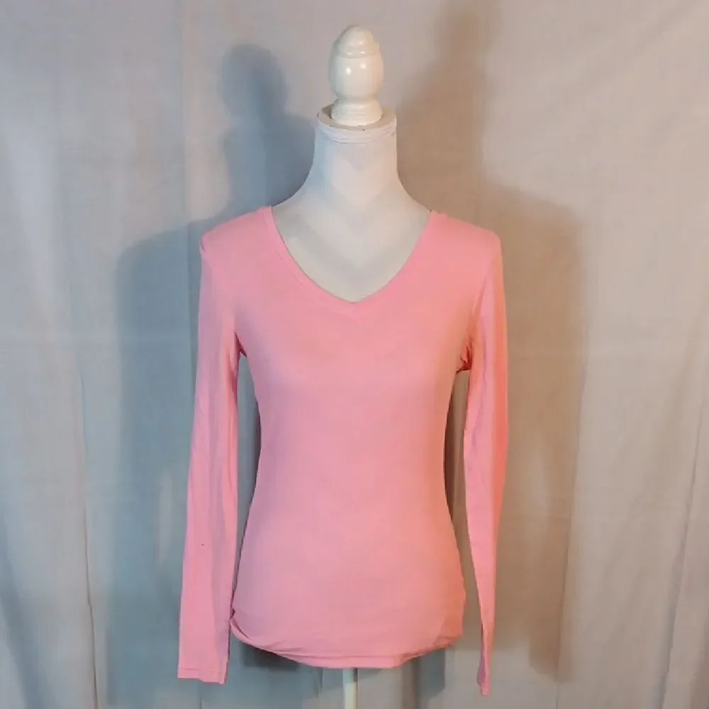 Women's Pink V-Neck Long Sleeve Ribbed Tee